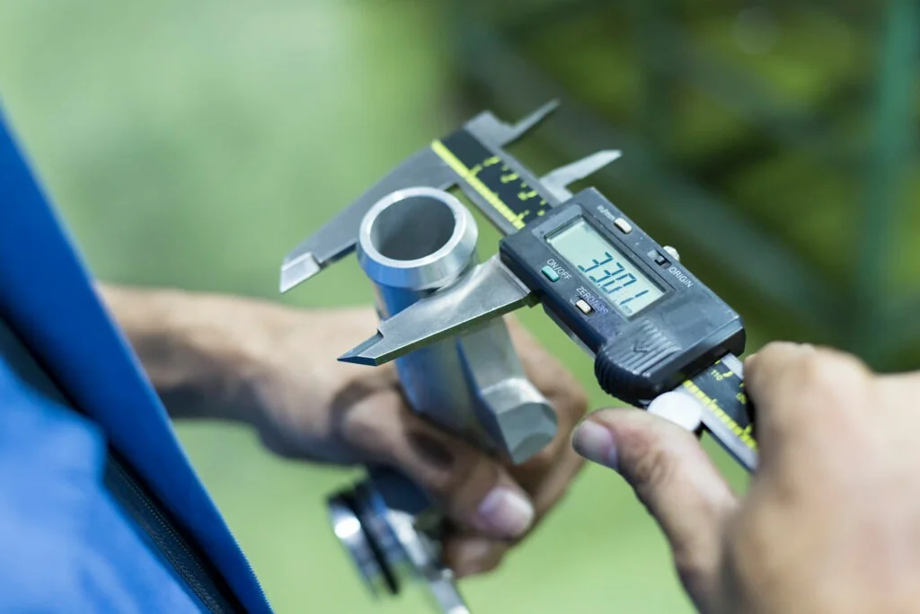 Medición de Resistencia de puesta a tierra en Sistemas Eléctricos_Resistencia de puesta a tierra-peru-CERTIMET PORTADA-Diferencias entre calibración y ajuste en Metrología_calibración y ajuste-peru-CERTIMET